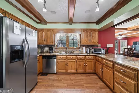 Kitchen - 186 Kingston Rd, Colbert, GA 30628 photo 2 of 6