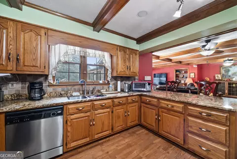 Kitchen - 186 Kingston Rd, Colbert, GA 30628 photo 3 of 6
