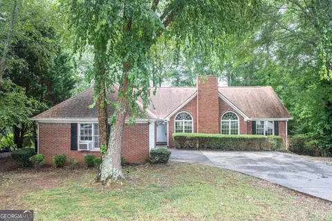 1404 Glenfield Dr, Lawrenceville, GA 30043