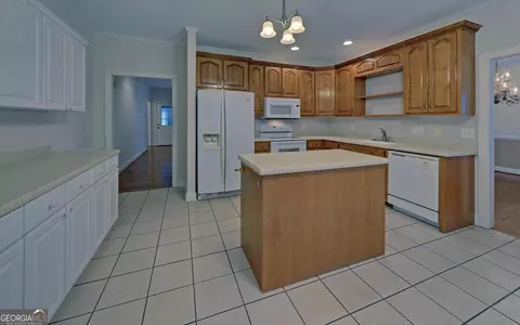Kitchen - 4151 Summit Chase, Gainesville, GA 30506 photo 3 of 3