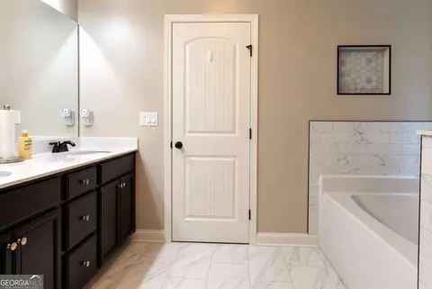 Bath - 2331 Foxy Dr, Bethlehem, GA 30620 photo 2 of 2
