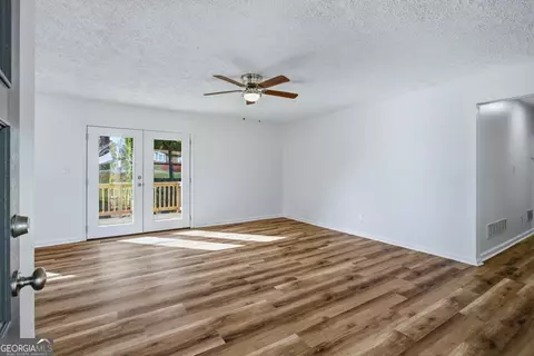 Living - 16 Rosenwald Dr, Hampton, GA 30228 photo 2 of 4