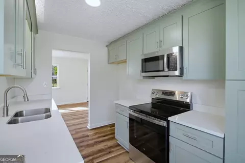 Kitchen - 16 Rosenwald Dr, Hampton, GA 30228 photo 3 of 3