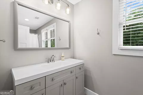 Bath - 408 Bell St, Monroe, GA 30655 photo 2 of 4