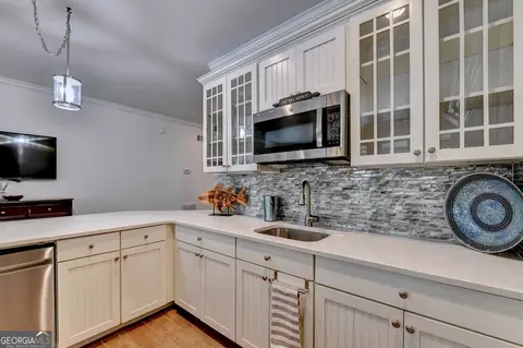 Kitchen - 4450 Flagship Dr, Gainesville, GA 30506 photo 16 of 17