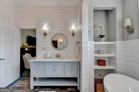 Bath - 4450 Flagship Dr, Gainesville, GA 30506 photo 10 of 12