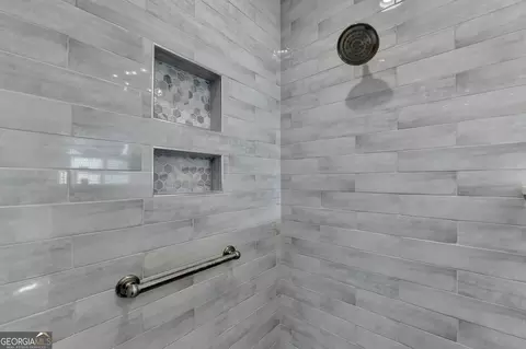 Bath - 4450 Flagship Dr, Gainesville, GA 30506 photo 11 of 12