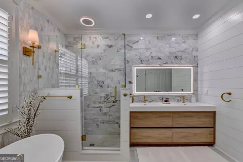 Bath - 4450 Flagship Dr, Gainesville, GA 30506 photo 5 of 12