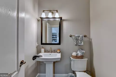 Bath - 4450 Flagship Dr, Gainesville, GA 30506 photo 1 of 12