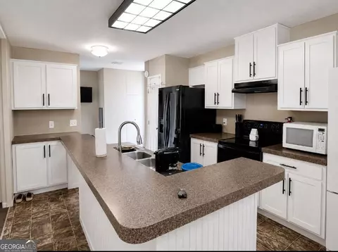 Kitchen - 163 Indigo Rd, Lyons, GA 30436 photo 1 of 2
