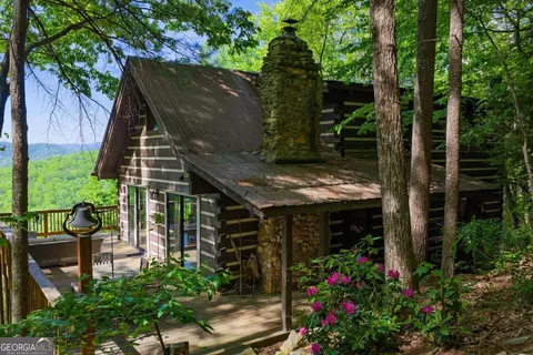 1049 Rockwater Rd, Ellijay, GA 30536