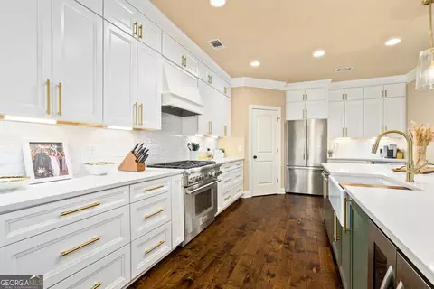 Kitchen - 760 Carl Davis Rd NW, Monroe, GA 30656 photo 2 of 3
