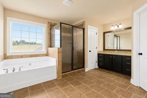 Bath - 760 Carl Davis Rd NW, Monroe, GA 30656 photo 1 of 3