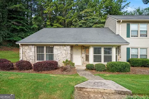 722 Longleaf Dr, Lawrenceville, GA 30046