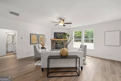 Living - 220 Ruby Robin Rd, Jefferson, GA 30549 photo 1 of 3