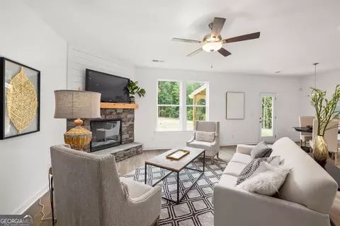 Living - 220 Ruby Robin Rd, Jefferson, GA 30549 photo 3 of 3
