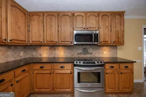 Kitchen - 130 Wild Azaela Trl, Hampton, GA 30228 photo 6 of 9
