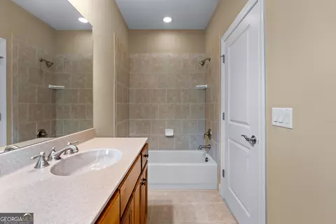 Bath - 120 Crystal Ct, Tyrone, GA 30290 photo 10 of 13