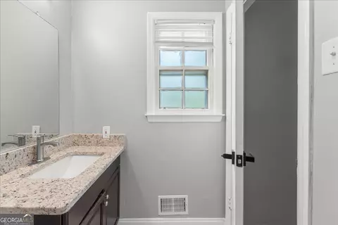 Bath - 3117 Eagle Rock Rd, Augusta, GA 30909 photo 2 of 4