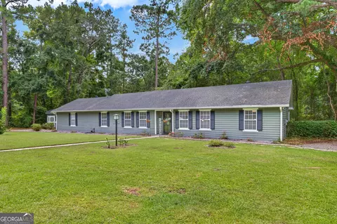 901 Queens Ct, Hinesville, GA 31313