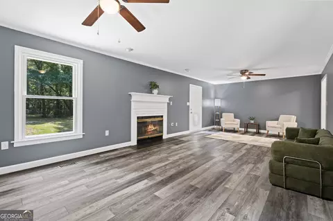 Living - 330 Mackey Rd, Mcdonough, GA 30252 photo 4 of 5