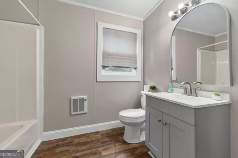 Bath - 167 South St, Cornelia, GA 30531 photo 1 of 1