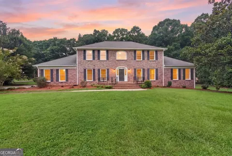 560 Hawthorne Dr, Fayetteville, GA 30214
