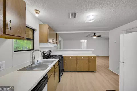 Kitchen - 1769 Duncan Rd, Commerce, GA 30530 photo 3 of 3