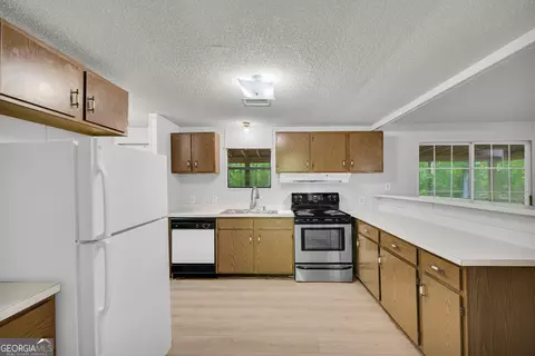 Kitchen - 1769 Duncan Rd, Commerce, GA 30530 photo 2 of 3