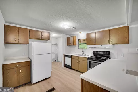Kitchen - 1769 Duncan Rd, Commerce, GA 30530 photo 1 of 3