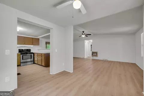 Living - 1769 Duncan Rd, Commerce, GA 30530 photo 3 of 4