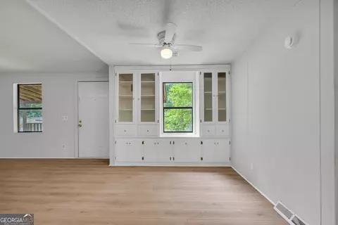 Living - 1769 Duncan Rd, Commerce, GA 30530 photo 4 of 4