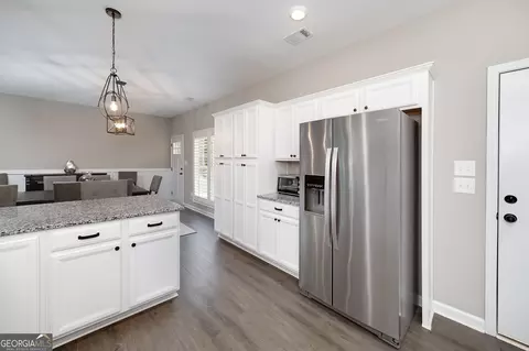 Kitchen - 171 Arrow Point Rd, Jackson, GA 30233 photo 2 of 2