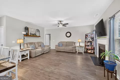 Living - 2100 Westbrook Rd, Commerce, GA 30530 photo 1 of 1