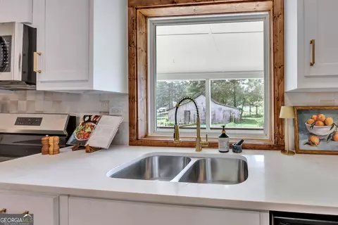 Kitchen - 1071 Bethany Rd, Covington, GA 30016 photo 2 of 8