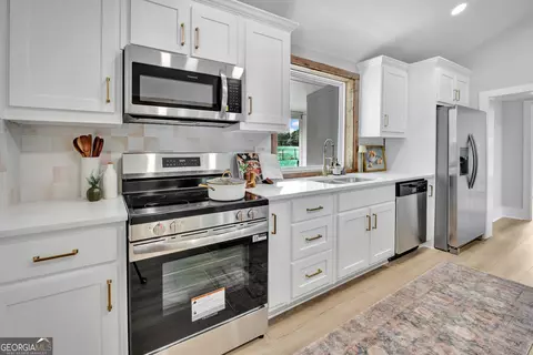 Kitchen - 1071 Bethany Rd, Covington, GA 30016 photo 6 of 8