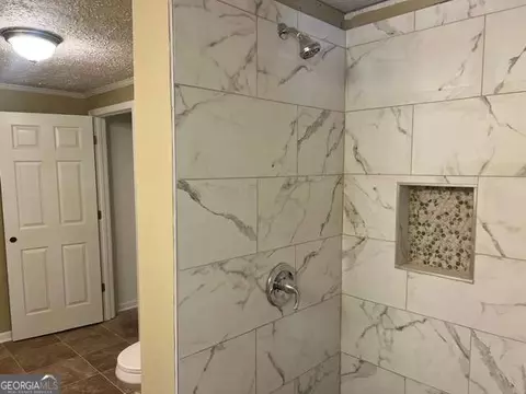 Bath - 196 Old Scout Rd, Jackson, GA 30233 photo 1 of 3