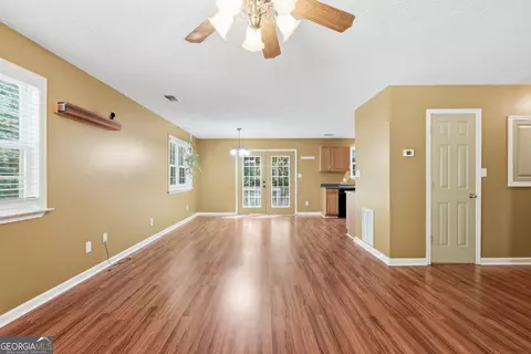 Living - 135 Andrews Rd, Toccoa, GA 30577 photo 2 of 3