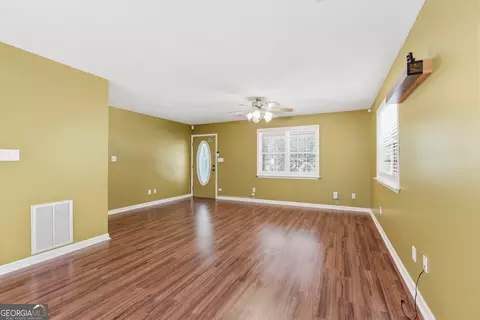 Living - 135 Andrews Rd, Toccoa, GA 30577 photo 3 of 3