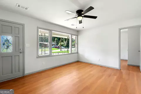 Living - 5256 Eubanks Dr, Morrow, GA 30260 photo 2 of 9