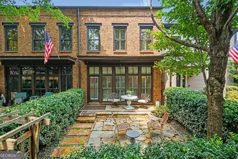 729 Hammond Dr, Woodstock, GA 30188