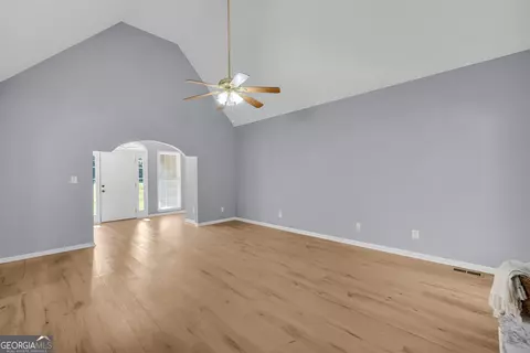 Living - 1078 Spratlin Mill Rd, Hull, GA 30646 photo 2 of 5