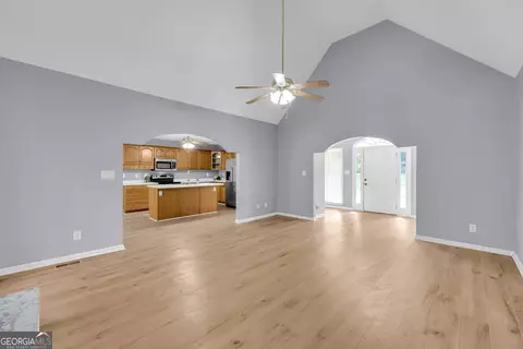 Living - 1078 Spratlin Mill Rd, Hull, GA 30646 photo 3 of 5
