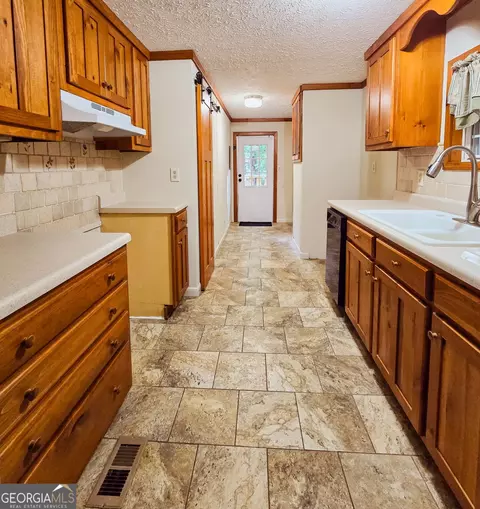 Entry Way - 111 Loggins Rd, Commerce, GA 30529 photo 2 of 2