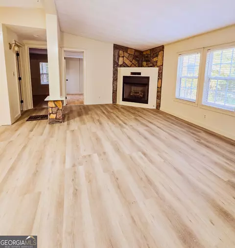 Living - 111 Loggins Rd, Commerce, GA 30529 photo 1 of 2