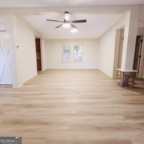Living - 111 Loggins Rd, Commerce, GA 30529 photo 2 of 2