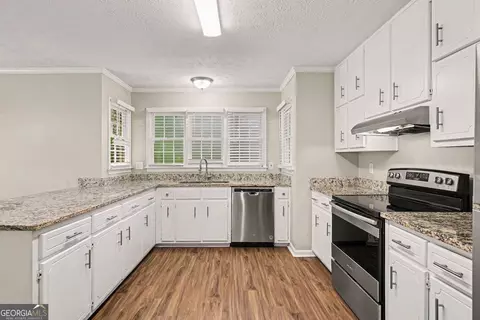 Kitchen - 152 Olde Hampton Way, Hampton, GA 30228 photo 1 of 2