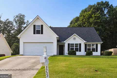 3752 Chesapeake Trace Ln, Flowery Branch, GA 30542