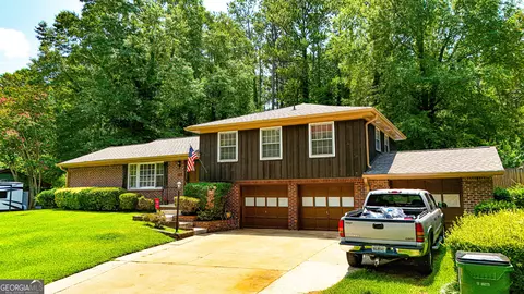 665 Georgia Ave, Fayetteville, GA 30214