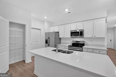 Kitchen - 11 Gulfstream Dr, Lagrange, GA 30241 photo 2 of 2